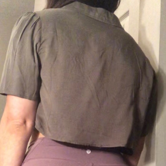 🐍 Olive green front knot crop top - Picture 5 of 5